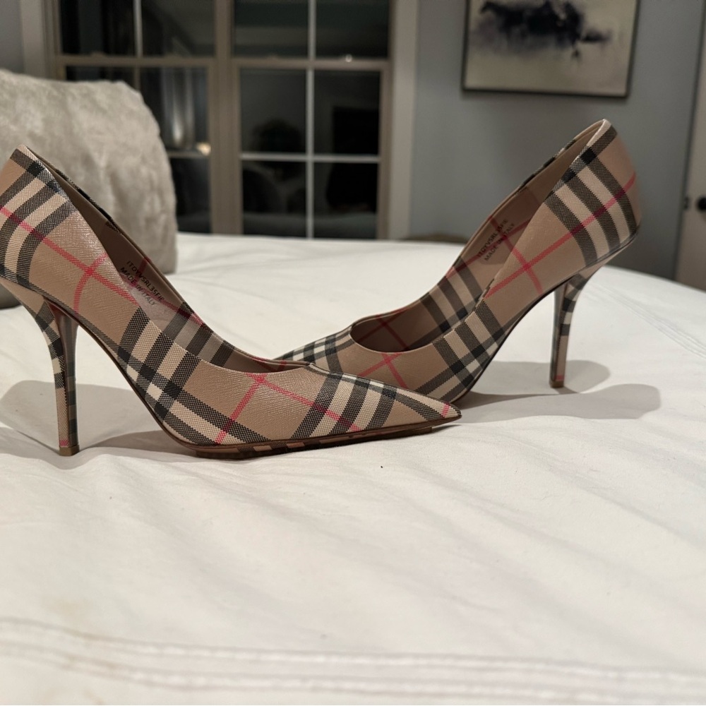 Burberry Plaid Pump 41